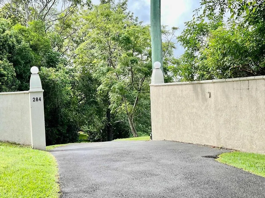 Maleny Chateau 5 Bed , Pool, Country Experience, Creek, Gym Balmoral Ridge 0*,  澳大利亚