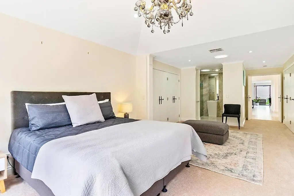 Maleny Chateau 5 Bed , Pool, Country Experience, Creek, Gym Balmoral Ridge Holiday home